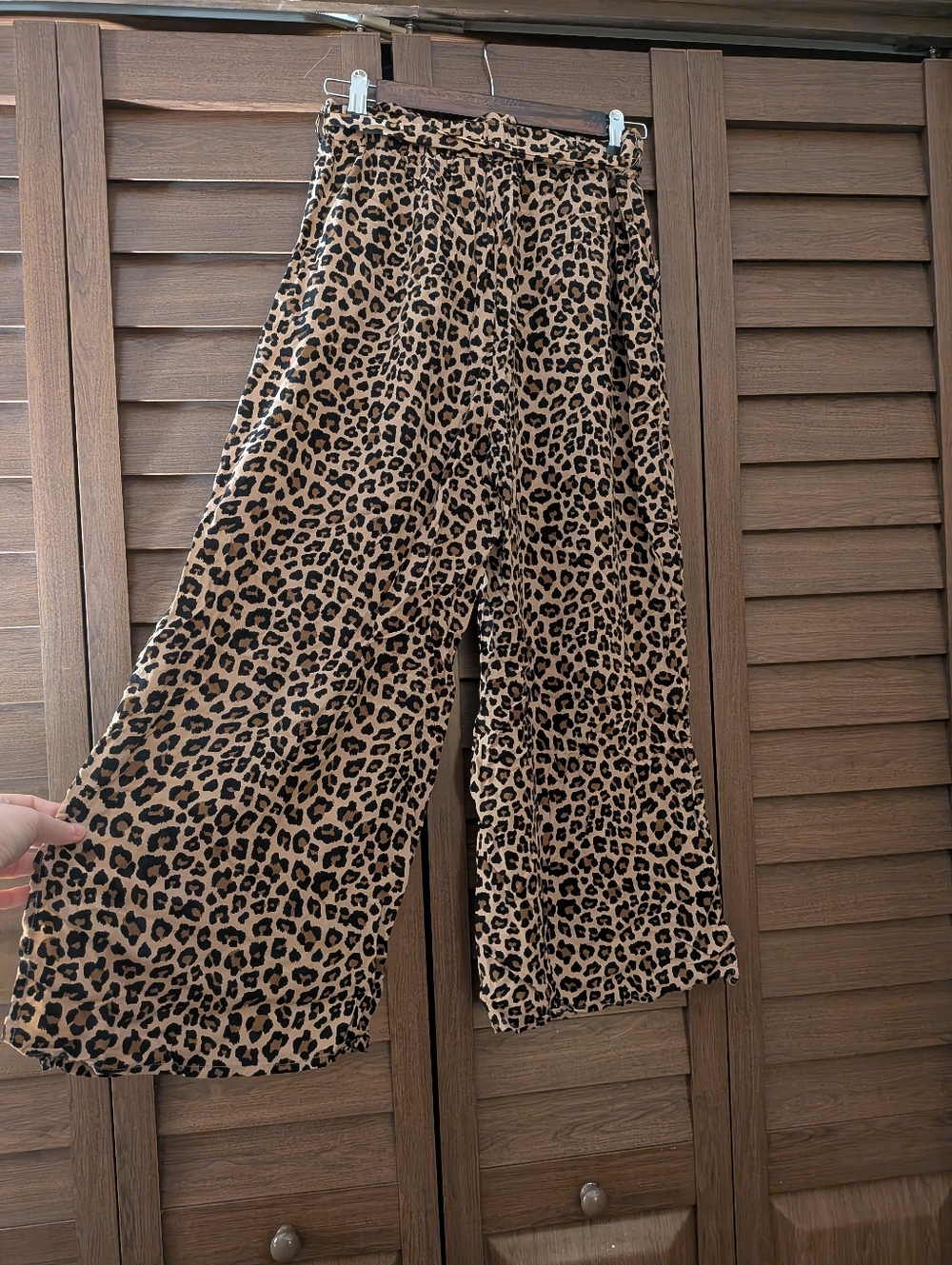 Leopard Print Wide Leg Pants With Bottom Slits And Pockets - Picture 6 of 12